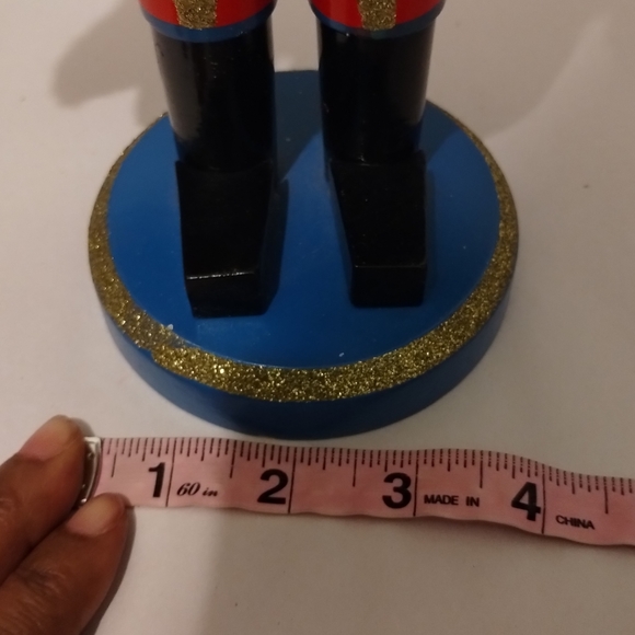 King Nutcracker With Cape Holding A Christmas Tree - Picture 8 of 16